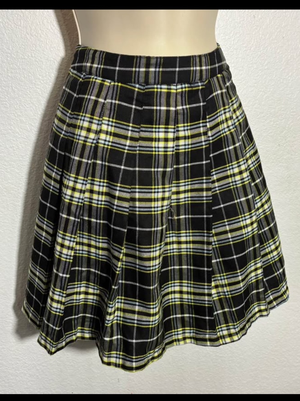 Women's Black Plaid A-Line Skirt with Yellow Accents Size XL